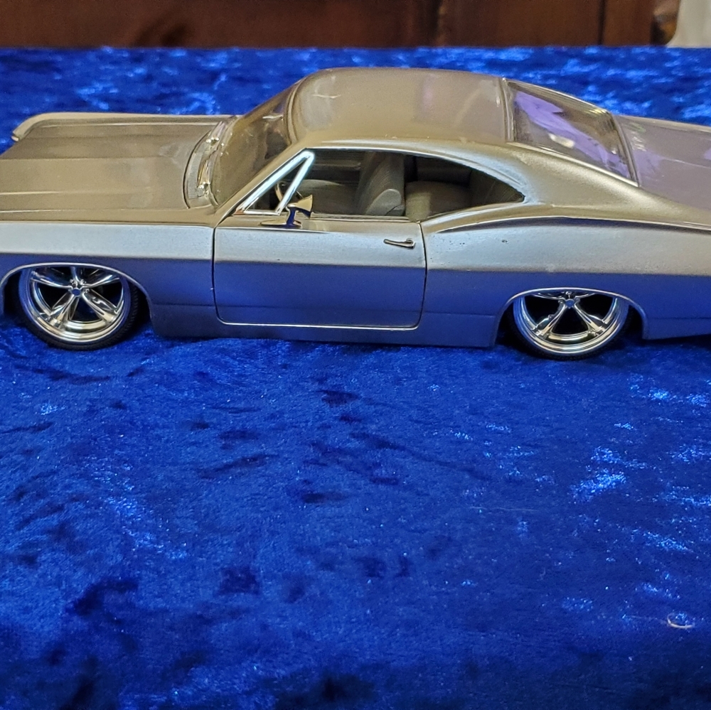 Jada 1/24 Scale Chevy Impala Lowrider